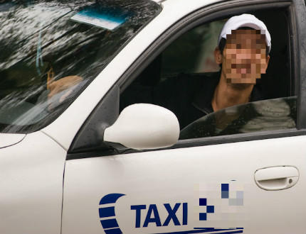 Taxi dù bủa vây Hà Nội